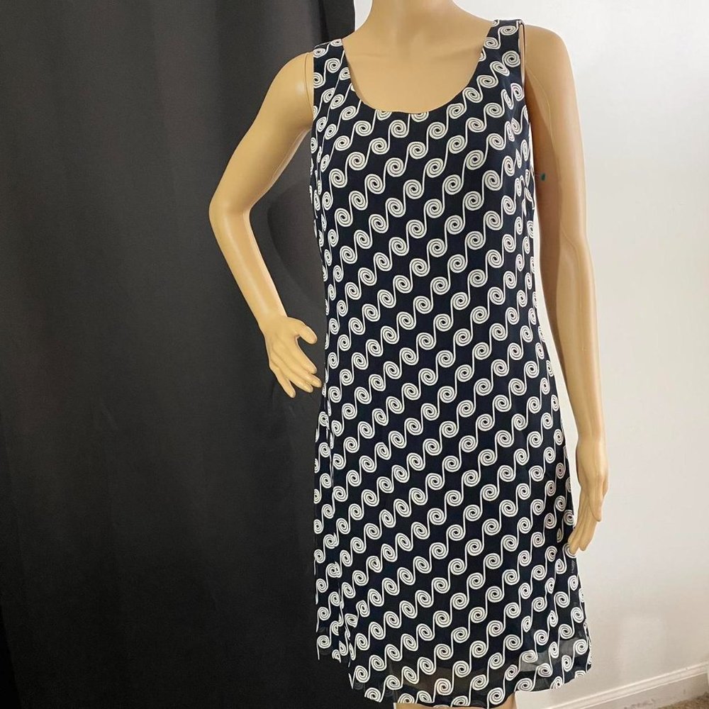 Nice dress with beautiful print, like new knee length round neck